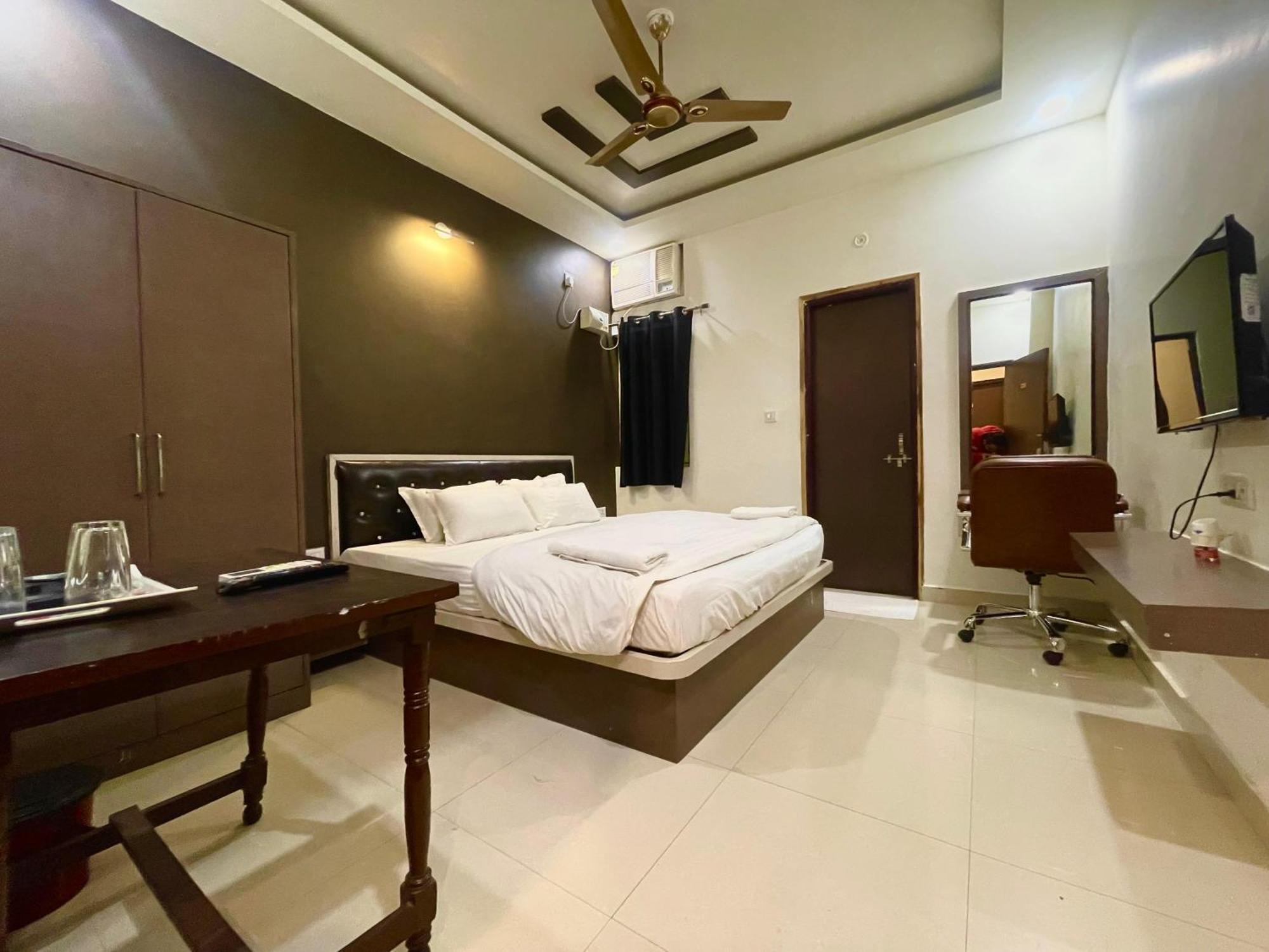 The White Canyon Hotel Varanasi Exterior foto
