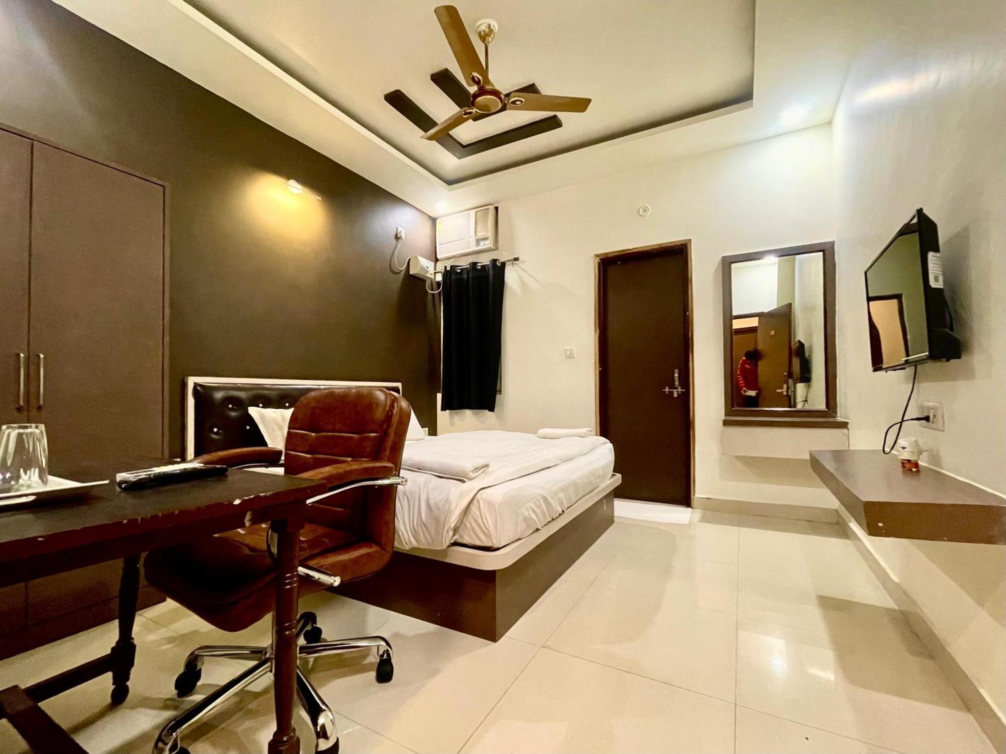 The White Canyon Hotel Varanasi Exterior foto